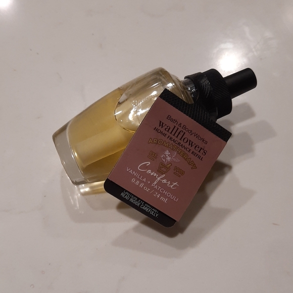 Bath & Body Works Wallflower Plug AND Refills NEW - Picture 8 of 8